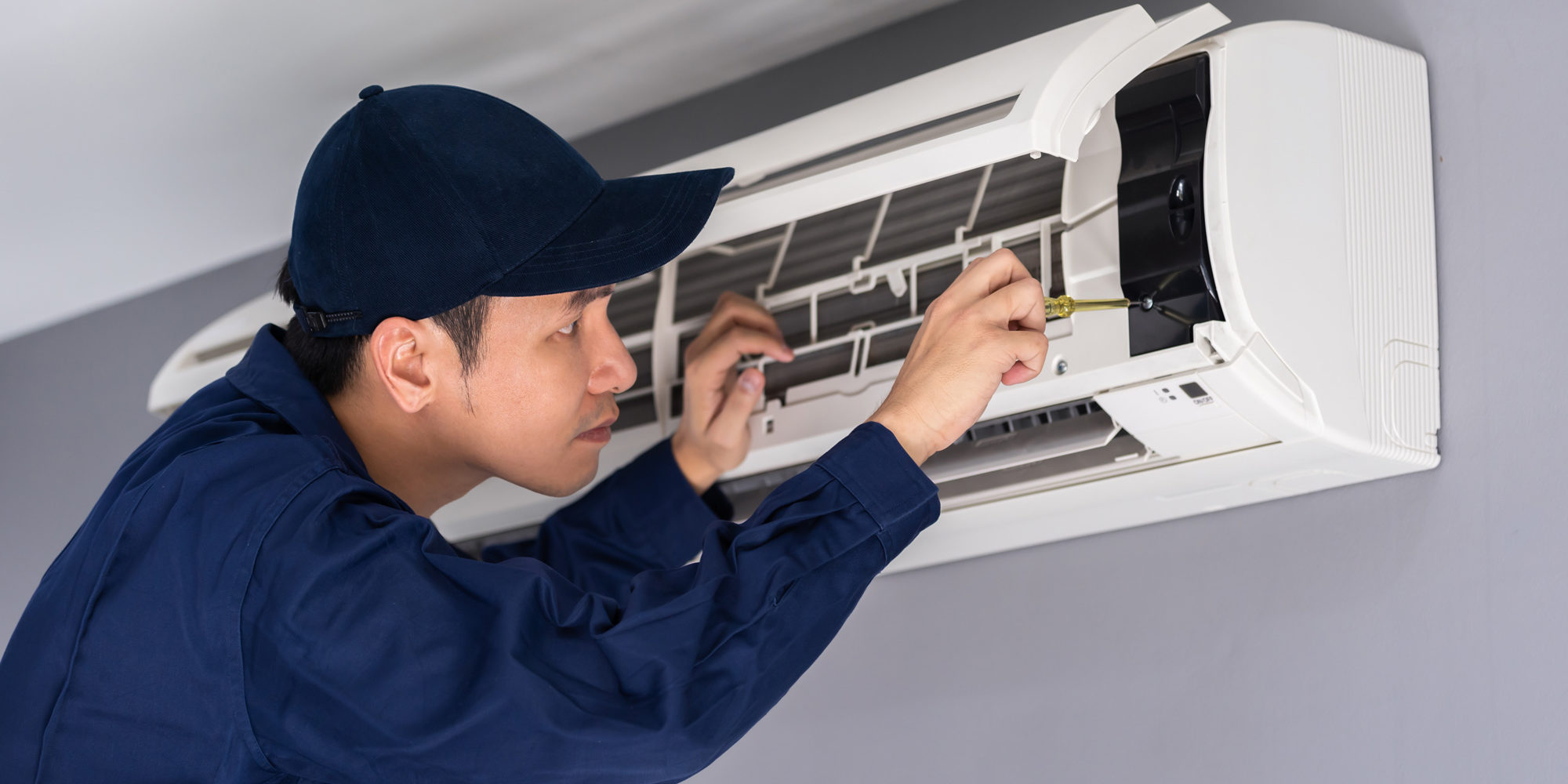 HVAC-worker HVAC inspection and repair